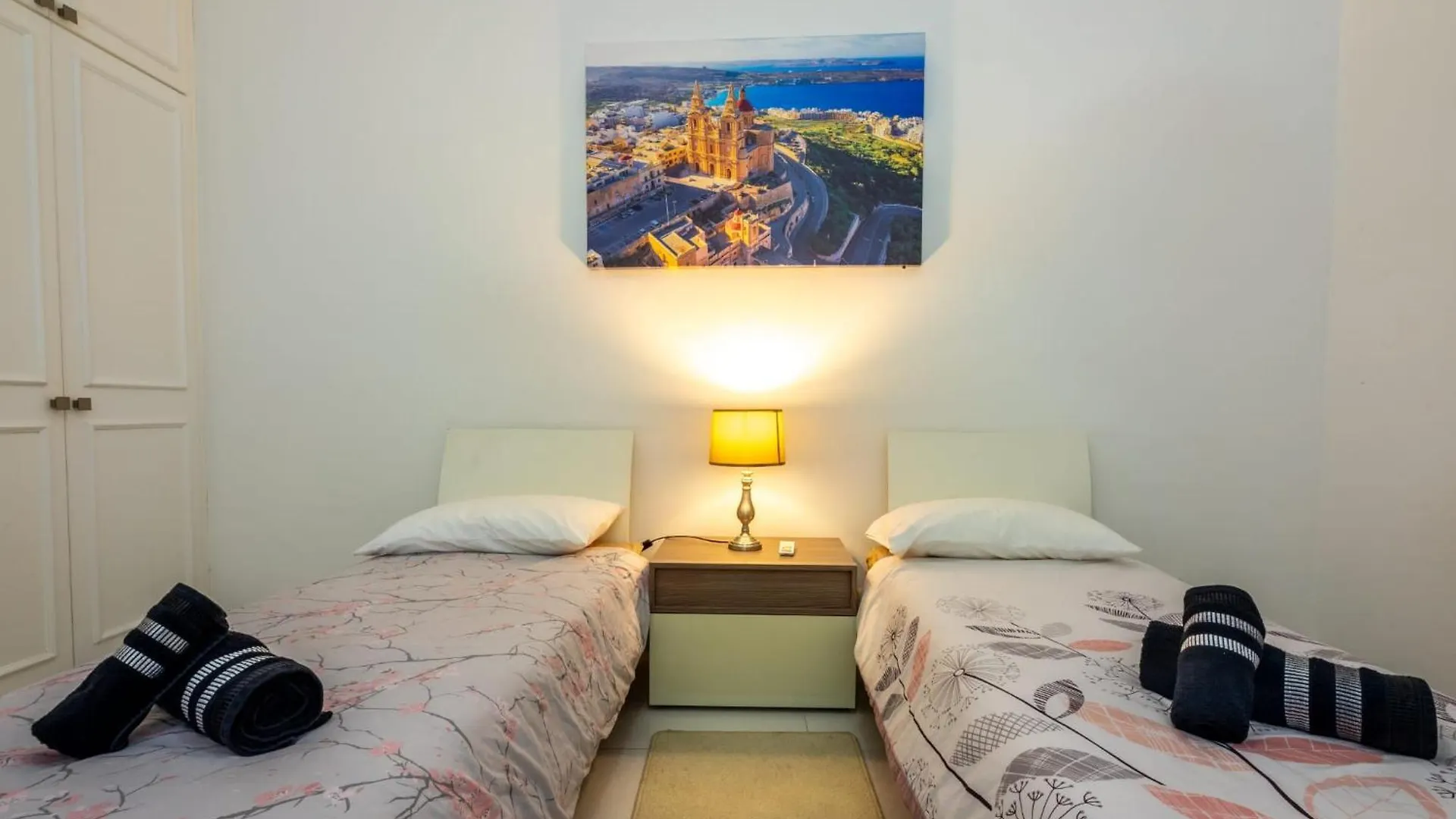 Sea View Apartment On Promenade Sliema