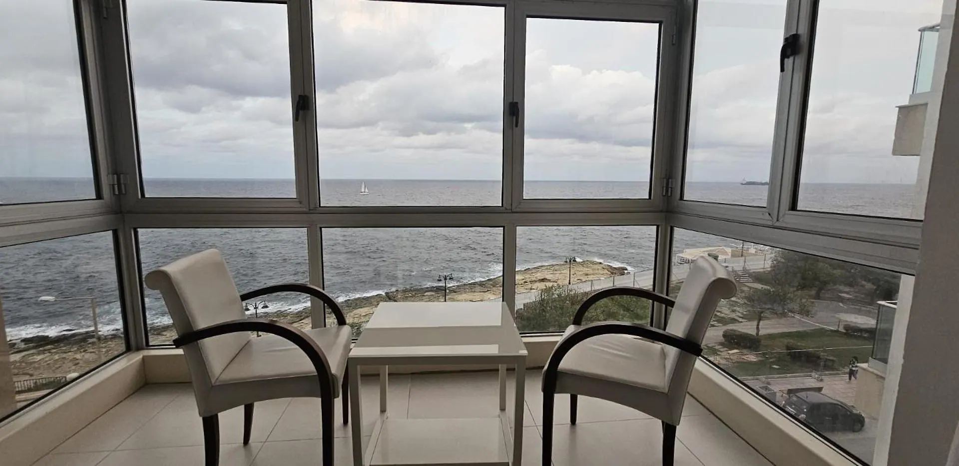 Sea View Apartment On Promenade Sliema