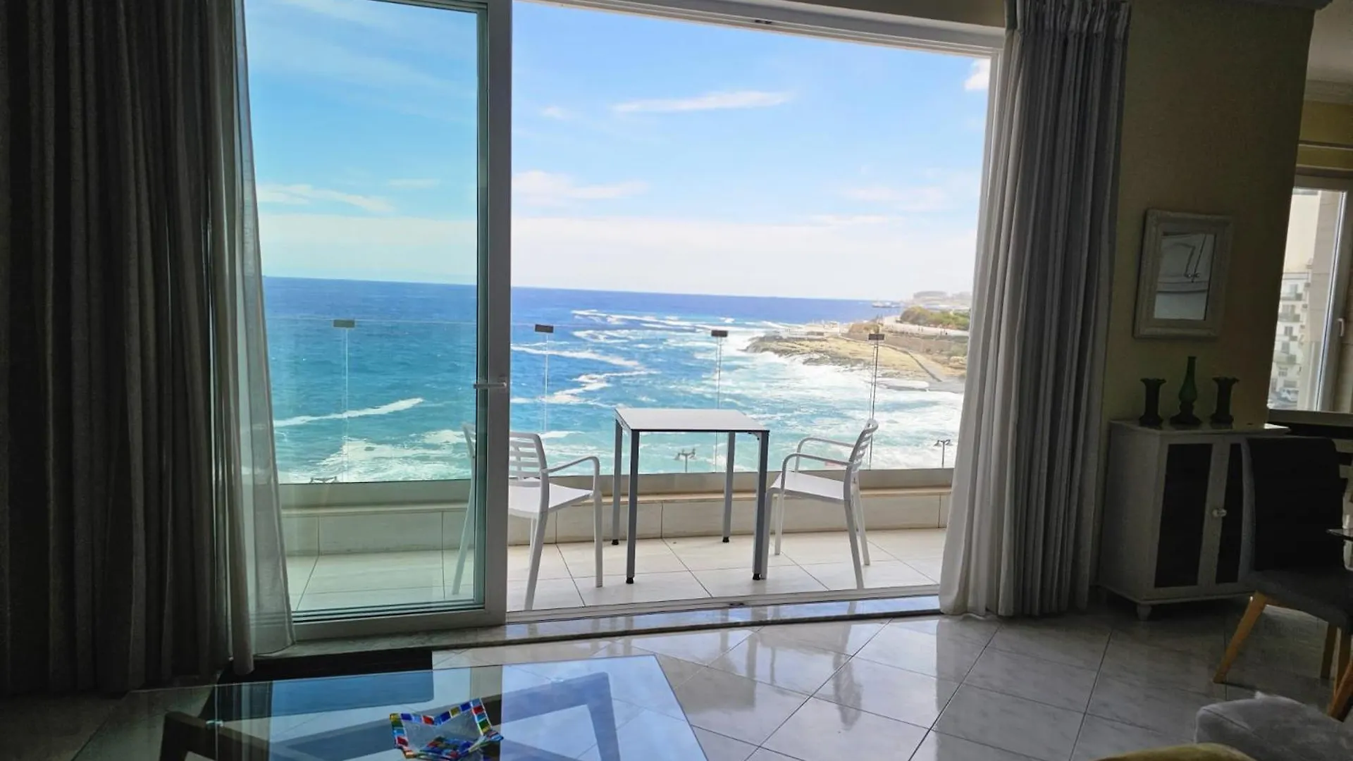 Sea View Apartment On Promenade Sliema